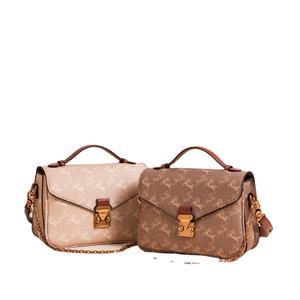 กระเป๋าถือทรงสี่เหลี่ยมสำหรับสุภาพสตรี บุด้วยเส้นใยโพลีเอสเตอร์ พร้อมตกแต่งด้วยโซ่ ราคา 226 - Product Image 1