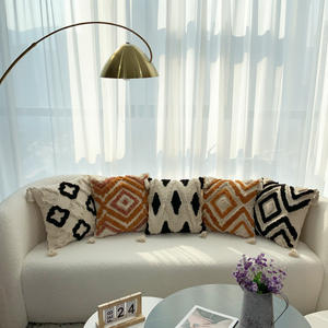 وسادة أريكة مغربية منسوجة بنمط هندسي أسود وأبيض، وسادة مسند رأس - Product Image 2