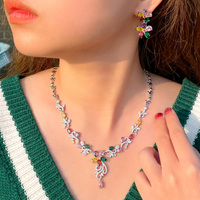 Ensemble de bijoux de mariage et de fiançailles élégant en zircon cubique multicolores brillants exclusifs pour femmes, collier et boucles d'oreilles en CZ