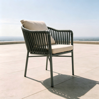 Chaise de salle à manger d'extérieur moderne de luxe en aluminium imperméable pour hôtels et jardins de villas, empilable pour terrasse