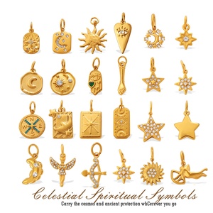 Symboles spirituels célestes |   Pendentifs porte-bonheur en acier inoxydable plaqué or PVD 18 carats |   Imperméable et résistant au ternissement - Product Image 5