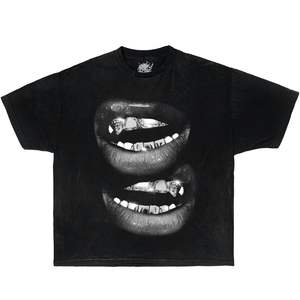 T-shirt Oversize Unisex Grin Fang Mouth Graphic Boxy Streetwear Y2K Girocollo Manica Corta 100% Cotone Jersey Stampato - Product Image 1
