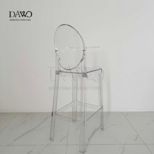 Chaises hautes en plastique Chiavari pour événements et fêtes d'enfants avec assiettes amovibles transparentes - Product Image 3