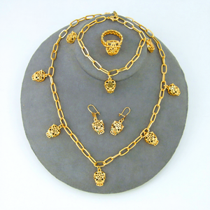 Juego de 4 Collares de Leopardo en Color Oro 21k de Lujo, Juego de Joyería Vintage con Pantera Hueca Chapada en Oro Resistente al Agua para Mujer - Product Image 5