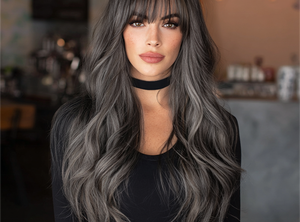 Nouvelle vente en gros 2025 SM518 Perruque longue bouclée pour femme, style 'petite vague d'eau', avec frange naturelle, <span class=keywords><strong>dégradé</strong></span> gris foncé avec mèches - Product Image 2