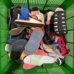 Chaussures d'occasion en gros d'usine S17 – Sandales d'été universelles, chaussures en balles usagées, pantoufles d'occasion pour hommes et femmes, chaussures en EVA - Product Image 4