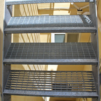 Escaliers de secours en métal industriel, marches galvanisées, marches composites pour l'extérieur, norme de sécurité élevée