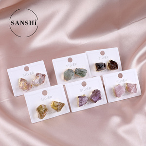 Sens élevé de l'amour boucles d'oreilles féminines Mini petit goujon avec évider vent froid plaqué or alliage en forme de coeur Zircon pierre principale - Product Image 3