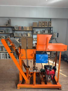 Vente chaude Presse <span class=keywords><strong>à</strong></span> argile <span class=keywords><strong>à</strong></span> pression statique diesel Fabrique des briques autobloquantes solides efficacement <span class=keywords><strong>Machine</strong></span> <span class=keywords><strong>à</strong></span> fabriquer des briques - Product Image 3