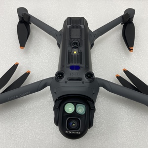 Mavic 4 Pro สำหรับการถ่ายภาพทางอากาศ - ชุดคลาสสิคมาสเตอร์พร้อมเลนส์ Hasselblad 4/3 เทเลโฟโต้ระยะกลาง โดรนควอดคอปเตอร์ VS Mavic 3 Pro - Product Image 2