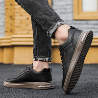 Prix de liquidation du fabricant, chaussures tendance pour hommes, nouvelles chaussures en cuir à semelle épaisse, chaussures décontractées à la mode, baskets pour hommes en stock