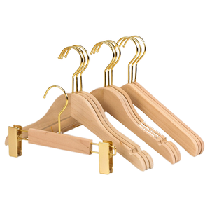 Approvisionnement d'usine Porte-vêtements pour enfants en bois massif moderne Type de <span class=keywords><strong>cintre</strong></span> pour bébé <span class=keywords><strong>Cintre</strong></span> ménager antidérapant et écologique - Product Image 2