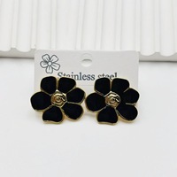 Boucles d'oreilles clous en acier inoxydable motif fleur à six pétales, style émail floral, pour femme, haut de gamme, tendance, polyvalentes, exquises, pour soirée, style international