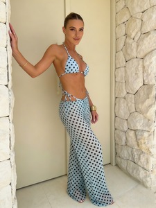Ensemble de maillot de bain 3 pièces pour femme à pois, avec haut de bikini triangle dos nu, bas string et pantalon de plage en maille respirant à séchage rapide - Product Image 2