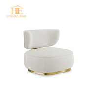 Canapé de luxe de style designer pour salon, ensemble de canapés en cuir naturel avec pieds en laiton pour villa et maison