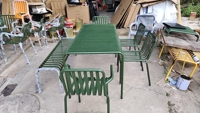 Table et chaises de jardin XY : Ensemble de loisirs simple pour balcon extérieur, petite table moderne en fer forgé, résistant à l'eau et aux UV