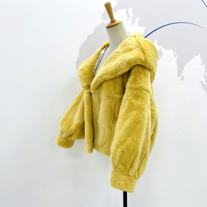 Collezione di Pelliccia di Coniglio Rex Colorata - Fornitura di Pelliccia Vera di Alta Qualità per Boutique - Product Image 2