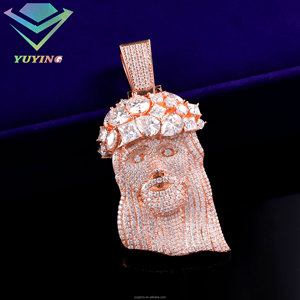 จี้พระเยซูทรงกลมเจียระไนแบบบริลเลียนท์ ประดับเพชรโมอิสซาไนต์ VVS พร้อมใบรับรอง GRA เงินแท้ 925 ชุบทอง 18K แบบสั่งทำพิเศษ - Product Image 1