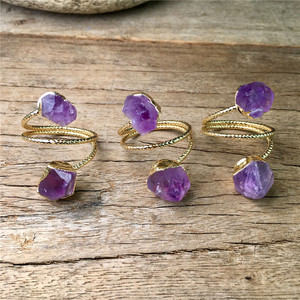 LS-B1051 Bague élégante et noble en pierres précieuses, bague en améthyste naturelle, bague en fil plaqué or faite à la main pour femmes - Product Image 1