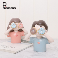 Figurine de personnage de dessin animé en résine de 6 pouces, vente en gros, figurine de donut mignonne, paire de statues, décoration de bureau à domicile, cadeau de friandise sucrée