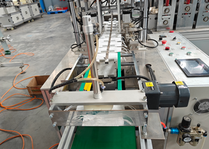 पूर्ण स्वचालित हाई-स्पीड फेस मास्क बनाने की मशीन, सर्जिकल मास्क उत्पादन लाइन प्रमाणित <span class=keywords><strong>3</strong></span>-परत सुरक्षा - Product Image 2