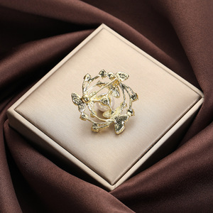 Butterfly Pearl Flower <b>Wreath</b> Brooch Gold And Silver Zinc Alloy Party Women's Fashion Accessory - Product Image 3