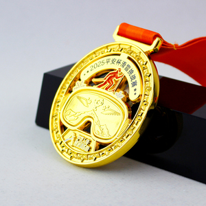 Médailles <span class=keywords><strong>de</strong></span> ski en métal gravées sur mesure avec logo et <span class=keywords><strong>texte</strong></span> pour événements commémoratifs et remises <span class=keywords><strong>de</strong></span> diplômes - Product Image 4