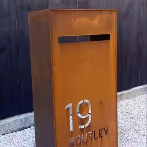 Boîte aux lettres de jardin vintage en acier Corten autoportante personnalisable, facile à installer, durable et étanche pour une utilisation en extérieur - Product Image 1