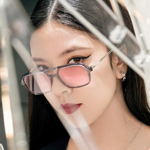 Gafas de Sol de Aviador Vintage DLL334 con Lentes de Color Tintado, Montura Cuadrada Estilo Tony Stark 2021, Gafas de Moda DL para Mujer - Product Image 2