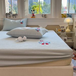 <span class=keywords><strong>Drap</strong></span>-<span class=keywords><strong>housse</strong></span> 100 % coton à motif dessin animé chapeau de Père Noël, poche profonde et coins élastiques - Product Image 1