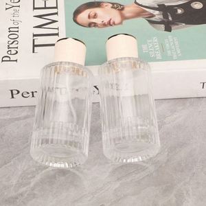 Flacon de parfum cylindrique en verre transparent de luxe rechargeable et personnalisable de 100 ml avec pulvérisateur à pompe et diffuseur à bâtonnets, prêt à l'emploi - Product Image 2