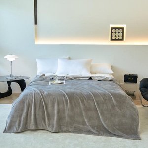 Manta Ligera 100% Poliéster de Color Sólido a Rayas, de Una Sola Capa, de Doble Uso, con Selección de Múltiples Tamaños, Estilo Europeo-Americano de Invierno - Product Image 4