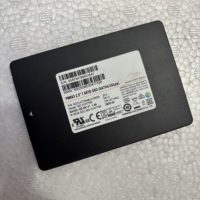Disco Rigido SATA SAMSUNG MZ7LH7T6HMLA-00005 PM883 da 7,68TB