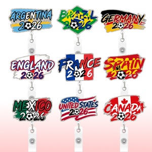 Neueste Fußball-Weltmeisterschaft 2026 Nationalflaggen-Acryl-Glitzer Ausziehbarer Ausweishalter mit Krokodilklemme für Fußballfans - Product Image 1