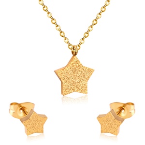 Conjunto de Joias Infantil Banhado a Ouro 18K: Colar Minimalista de Aço Inoxidável com Pingente de Estrela e Brincos para Meninas - Product Image 1