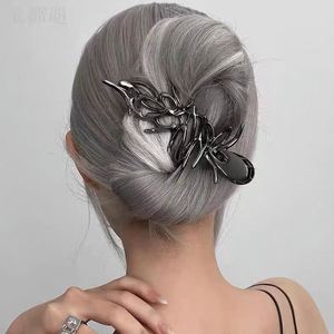 Pinza de Pelo Líquida Abstracta Hueca con Diseño de Pico de Pato para Mujer, Pinza Grande Sencilla Tipo Tiburón, Sujetador Metálico para el Cabello, Accesorio para el Cabello Femenino - Product Image 3