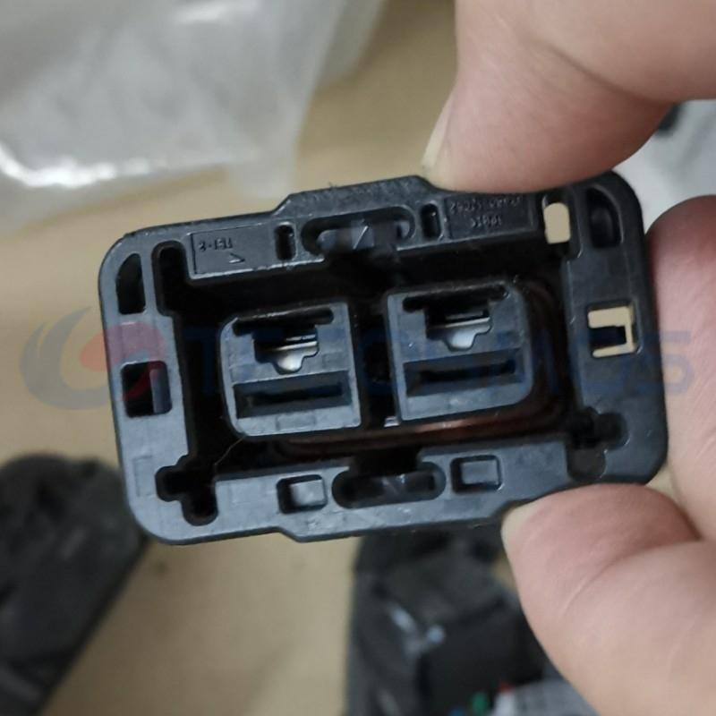 Car Connector For Toyota Camry 2pin fan CT2-0413M
