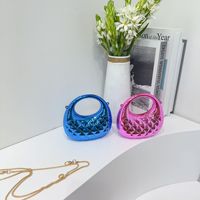 Sac bandoulière demi-lune en acrylique matelassé avec motif losanges, mini sac à main Hobo pour femme avec poignée supérieure