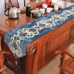Sıcak satış yüksek dereceli avrupa tarzı kadife kumaş işlemeli masa koşucu noel dekorasyon ev için restoran ziyafet