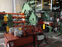 Calandre à caoutchouc automatique à trois rouleaux, rouleaux en fonte refroidie, moteur haute puissance 45 kW, force de serrage 2000 kN, garantie 3 ans, état d'occasion