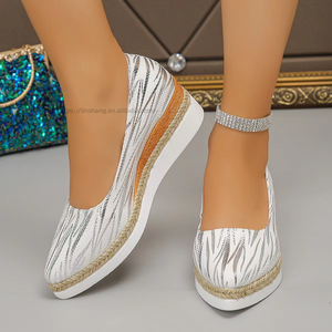 Sandales compensées grande taille pour femme, nouveau style d'été, à plateforme, à rayures européennes et américaines, plates à enfiler à bout peu profond - Product Image 2