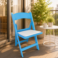 Chaise pliante moderne en résine robuste pour usage commercial, avec siège rembourré, empilable, imperméable, pour jardin, événements, location, assise extérieure