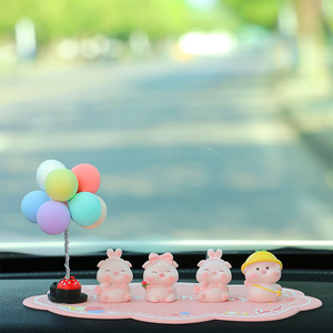Adorno de coche Ruijie con forma de cerdo, decoración de resina de dibujos animados para mujeres, accesorio interior - Product Image 3