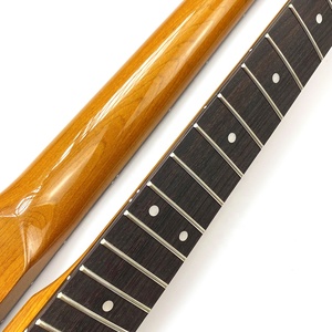 Mástil de guitarra ST de arce natural tostado con 22 trastes, acabado nitro brillante y diapasón de palisandro - Product Image 4