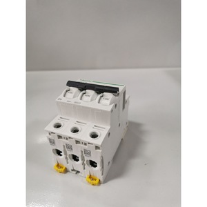 เบรกเกอร์วงจรขนาดเล็ก Kuangjiu 3P 10A 400V สำหรับระบบจ่ายไฟรอง - Product Image 1
