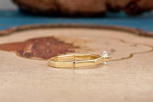 Anillo de mujer con engaste de bisel abierto redondo y forma hexagonal, diseño elegante y moderno con piedra preciosa brillante, perfecto para el día a día. - Product Image 6