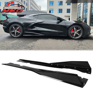 Faldones Laterales Estilo IKON V1 B en Negro Brillante para Chevy Corvette C8 2020-2026 - Product Image 1