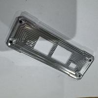Boîtier d'amplificateur en aluminium usiné CNC avec dissipateur thermique intégré