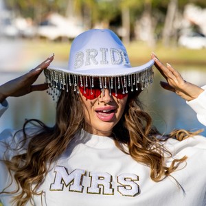 Sombrero <span class=keywords><strong>de</strong></span> vaquero con pedrería BRIDE/GROOM para <span class=keywords><strong>novia</strong></span>, sombrero con velo nupcial, sombrero para la fiesta del novio, accesorio para la cabeza <span class=keywords><strong>de</strong></span> <span class=keywords><strong>boda</strong></span> - Sombreros <span class=keywords><strong>de</strong></span> vaquero para <span class=keywords><strong>boda</strong></span> hechos a mano - Product Image 4