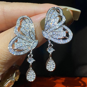 Eleganti orecchini pendenti a forma di farfalla per donna, gioielli alla moda in stile principessa scintillante - Product Image 1